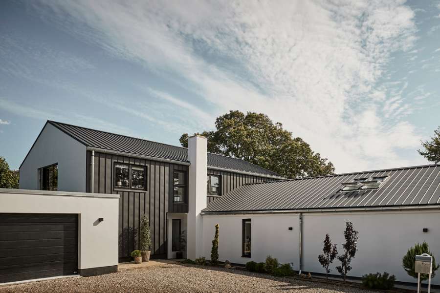 A very fine roof and façade solution on Funen, Strandvej 54B, Ballen, 5762 Vester Skerninge